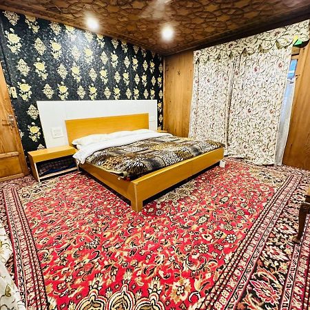 Hayat Group Of Houseboats Srīnagar Exterior foto