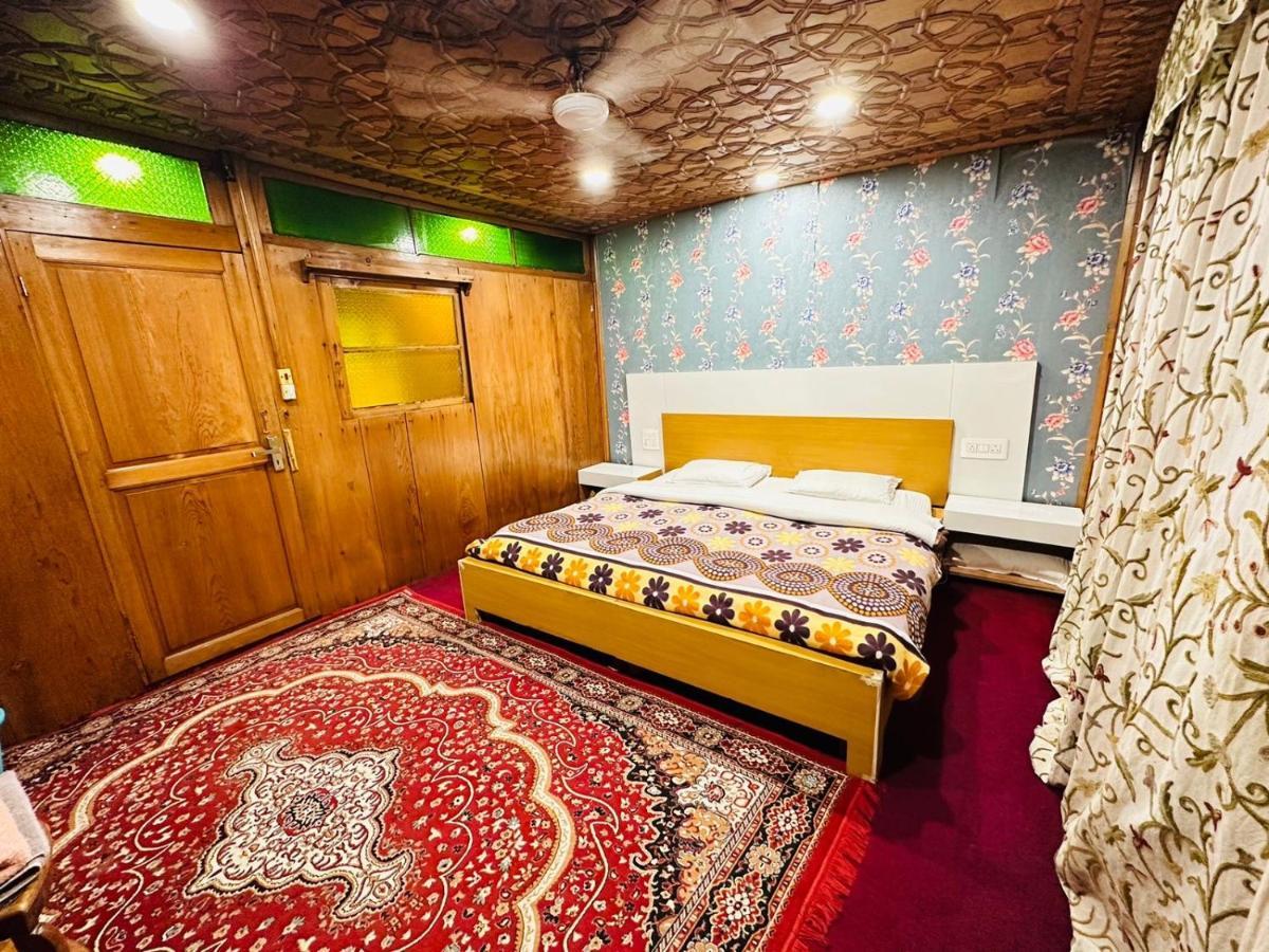 Hayat Group Of Houseboats Srīnagar Exterior foto