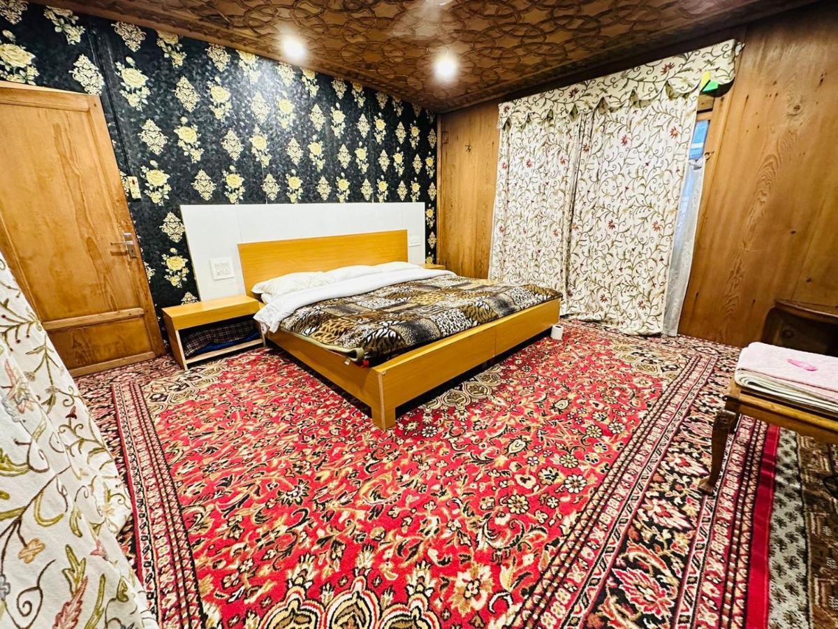 Hayat Group Of Houseboats Srīnagar Exterior foto